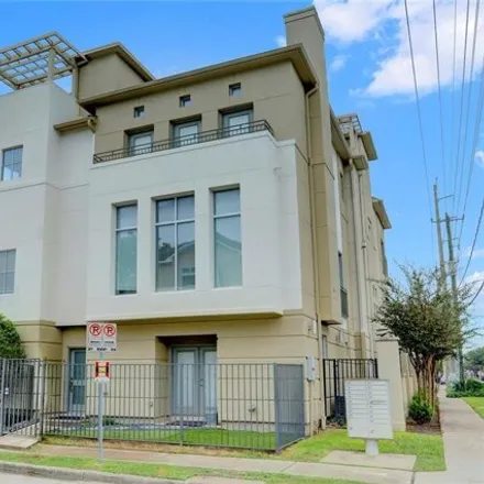 Buy this 3 bed house on 2406 Morgan Street in Houston, TX 77006