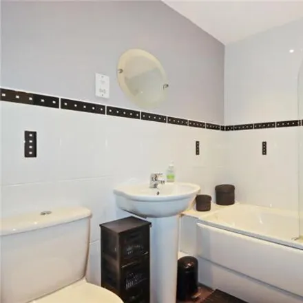Image 5 - Queens Gate, Crookhall, DH8 5FA, United Kingdom - Townhouse for sale
