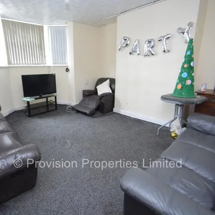 Rent this 7 bed townhouse on Back Brudenell Mount in Leeds, LS6 1HU