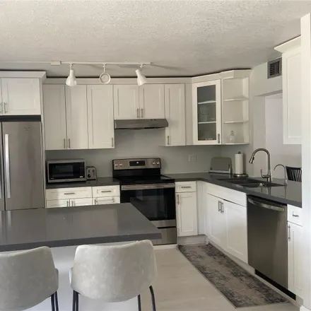 Image 3 - 2207 Northeast 7th Street, Hallandale Beach, FL 33009, USA - Townhouse for rent