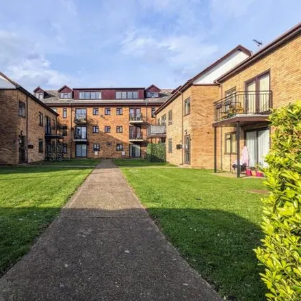 Buy this 2 bed apartment on Oak Road South in Hadleigh, SS7 2BB