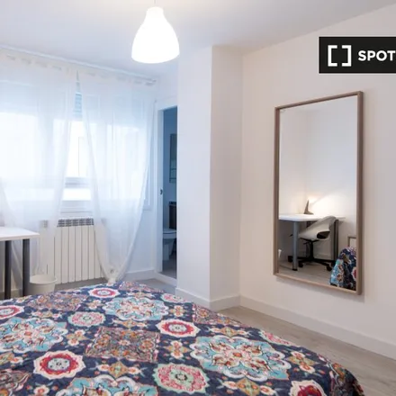 Rent this 4 bed room on Calle Doctor Lozano Monzón in 4, 50006 Zaragoza