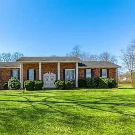 Buy this 5 bed house on 1577 Ellington Drive in Lafayette, TN 37083
