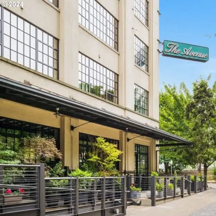 Buy this 1 bed condo on 1415 Northwest Hoyt Street in Portland, OR 97209