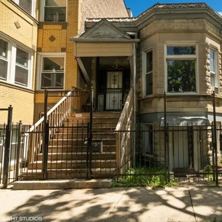 Buy this 6 bed house on 1831 South Avers Avenue in Chicago, IL 60623