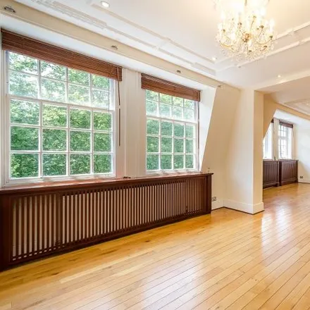 Rent this 4 bed apartment on Hanover House in St John's Wood High Street, London