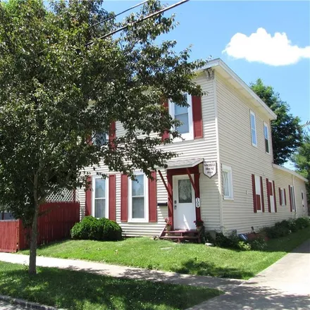 Image 2 - 109 Waterford Street, Edinboro, PA 16412, USA - House for sale