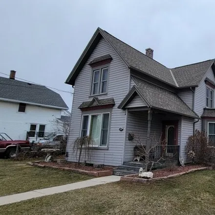 Buy this 4 bed house on 1233 South 12th Street in Manitowoc, WI 54220