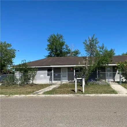 Rent this 3 bed condo on 422 South 20th Avenue in Edinburg, TX 78539