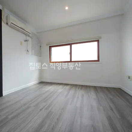 Rent this studio apartment on 서울특별시 관악구 신림동 1432-129