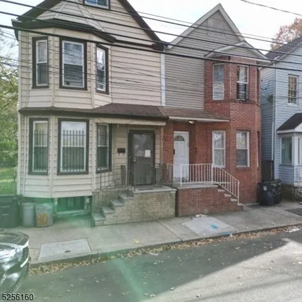 Image 2 - 28 Duryea Street, Roseville, Newark, NJ 07103, USA - House for sale