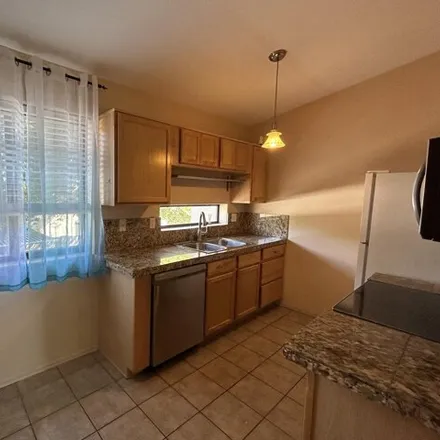 Image 4 - 3311 East Earll Drive, Phoenix, AZ 85018, USA - Apartment for sale