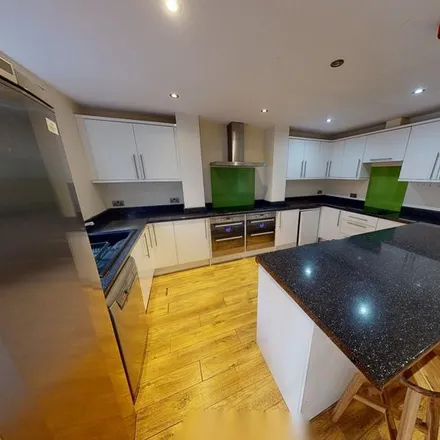 Rent this 9 bed duplex on 4 Alpha Terrace in Nottingham, NG1 4EP
