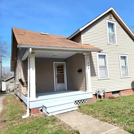 Buy this 3 bed house on 769 East Walnut Street in Canton, IL 61520