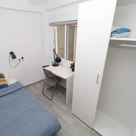 Rent this 4 bed room on Carrer del Pintor Ferrandis in 6, 46011 Valencia