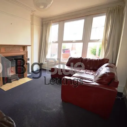 Image 1 - Back Manor Drive, Leeds, LS6 1GH, United Kingdom - Townhouse for rent