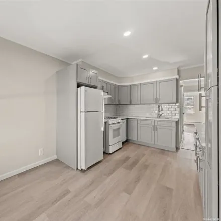 Image 3 - 119-30 7th Avenue, New York, NY 11356, USA - House for sale