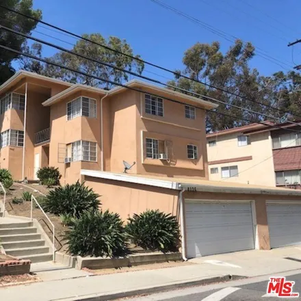 Buy this studio townhouse on 4125 Don Tomaso Drive in Los Angeles, CA 90008