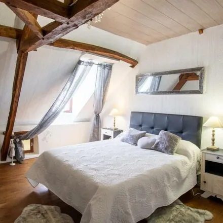 Rent this 3 bed townhouse on 24370 Sainte-Mondane