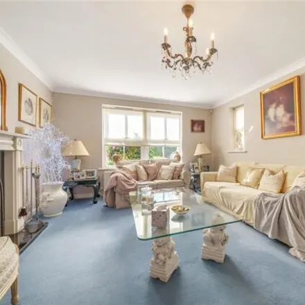 Image 3 - 1 Catterick Close, London, N11 3ES, United Kingdom - House for sale