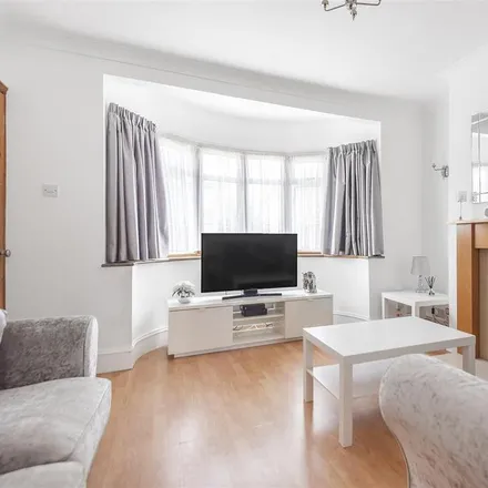 Image 4 - Selby Chase, London, HA4 9AX, United Kingdom - Townhouse for rent