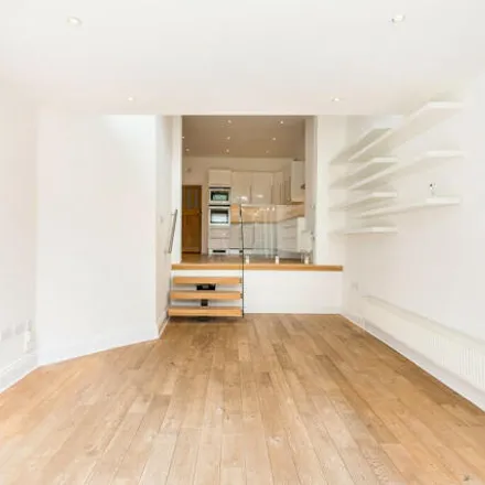 Image 7 - St Mary's Avenue, London, N3 1SP, United Kingdom - Apartment for rent