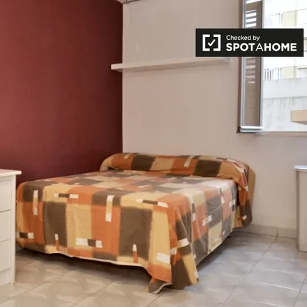 Rent this 3 bed room on Avinguda d'Amèrica in 41-51, 08907 l'Hospitalet de Llobregat