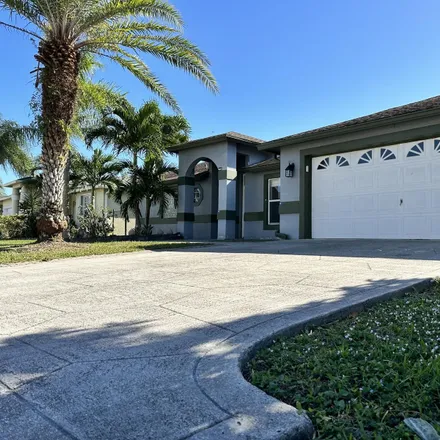 Rent this 3 bed house on Greenacres in FL, US