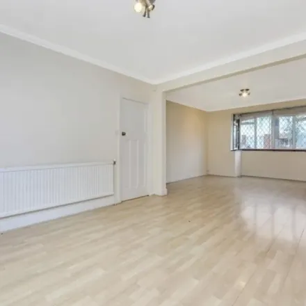 Image 9 - 83 Camberley Avenue, Cottenham Park, London, SW20 0BL, United Kingdom - Apartment for rent