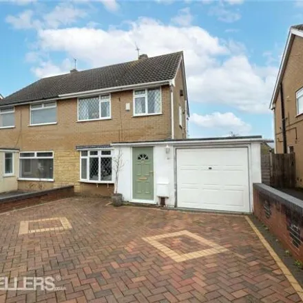 Buy this 3 bed townhouse on Viewlands Drive in Telford and Wrekin, TF2 7DJ