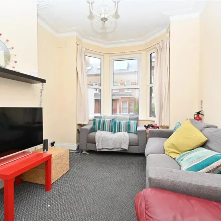 Rent this 4 bed apartment on Riverview Street in Belfast, BT9 5AE