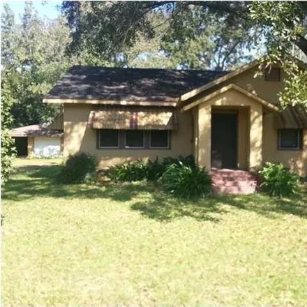 Rent this 3 bed house on 114 Sutherland Drive in Chickasaw, Mobile County