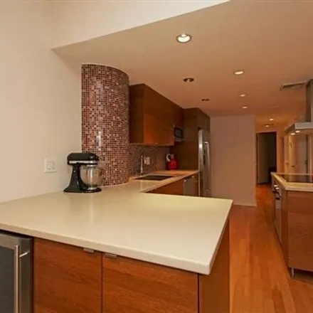 Image 2 - 217 18th Street, Jersey City, NJ 07310, USA - Condo for sale