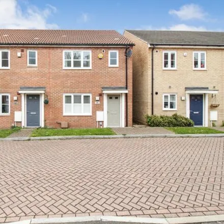 Buy this 3 bed townhouse on 12 Chalk Close in Hawley, DA1 1AN