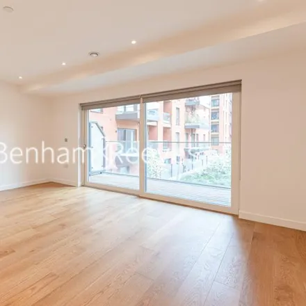 Rent this 3 bed apartment on Pandorea House in Lismore Boulevard, London
