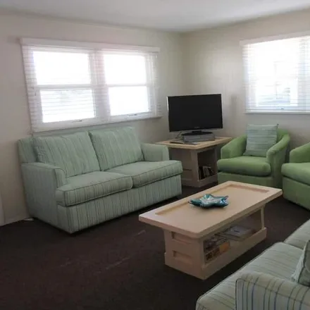 Rent this 3 bed apartment on Surf City