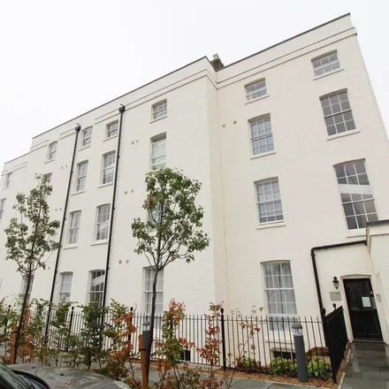 Rent this 1 bed apartment on 30 London Road in Reading, RG1 5AG