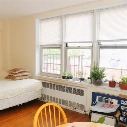 Image 3 - 763 Ocean Parkway, New York, NY 11230, USA - Condo for sale