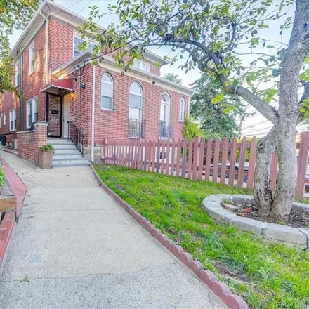 Image 4 - 199 Trenchard Street, Dunwoodie, City of Yonkers, NY 10704, USA - House for sale