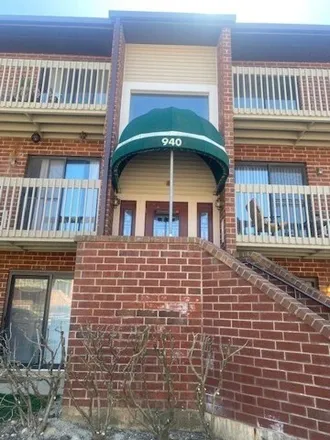 Buy this 2 bed condo on unnamed road in Vernon Hills, IL 60061