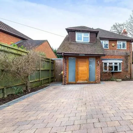 Rent this 4 bed house on Woods Road in Reading, RG4 6NA