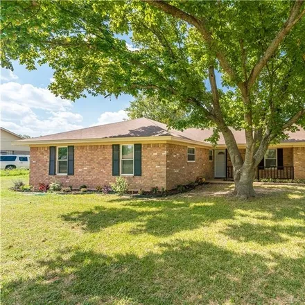 Image 2 - 212 Town West Street, McLennan County, TX 76655, USA - House for sale
