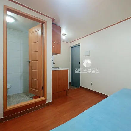 Rent this studio apartment on 서울특별시 관악구 신림동 253-17