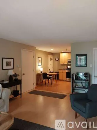 Rent this 2 bed apartment on 467 High St