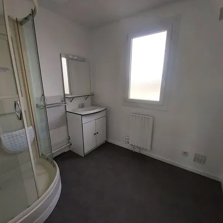 Rent this 4 bed apartment on 11 Rue d’Etancourt in 76420 Bihorel, France