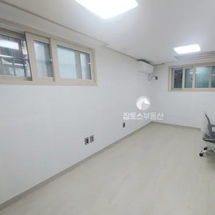 Rent this studio apartment on 서울특별시 관악구 봉천동 872-54