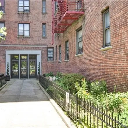 Buy this studio apartment on 306E East Mosholu Parkway South in New York, NY 10458