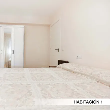 Rent this 3 bed room on Calle Farmacéutico Murillo Herrera in 6, 41010 Seville
