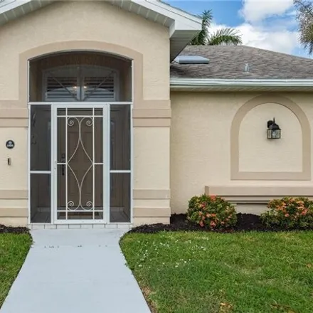 Image 2 - 548 Southeast 8th Place, Cape Coral, FL 33990, USA - House for sale