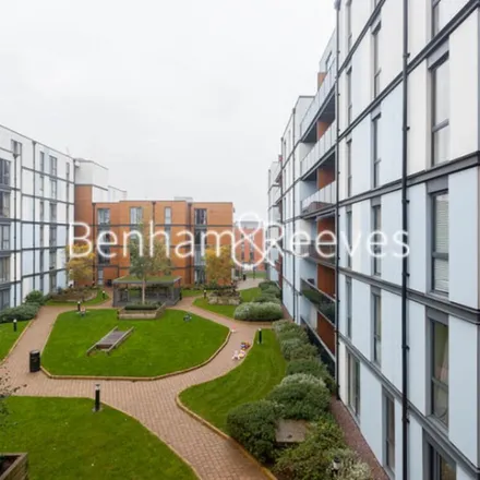 Image 2 - Needleman Close, Grahame Park, London, NW9 5ZJ, United Kingdom - Apartment for rent